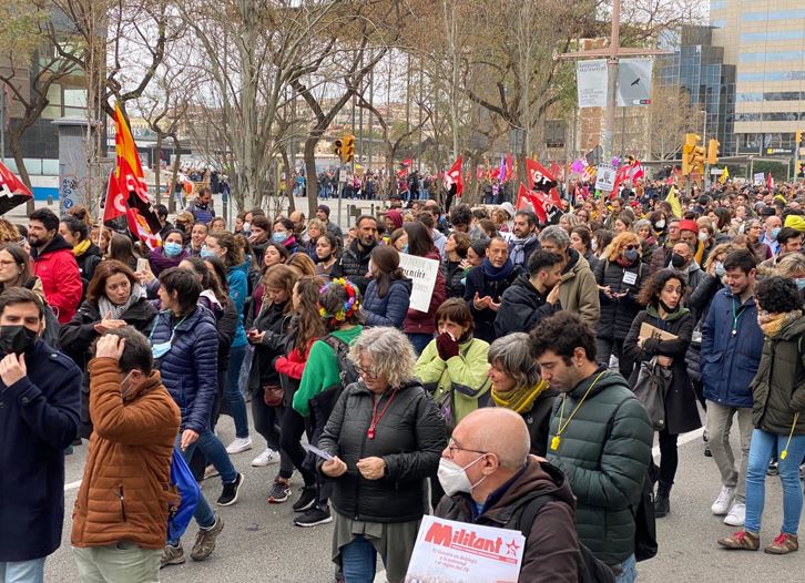 Teachers protesting in Barcelona on second day of education sector strike on March 15, 2022 (by Gerard Escaich Folch) 